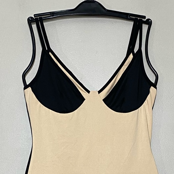 NWT SHEIN || Woman’s nude and black color block body suit size Small / 4 - Picture 3 of 7
